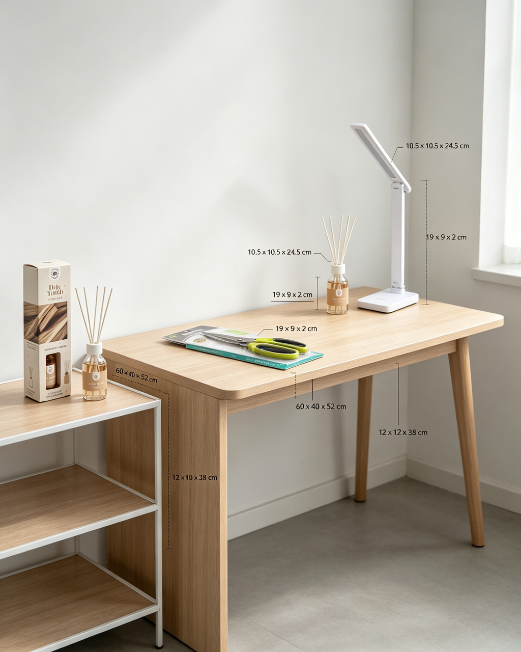 Set Hogar Esencial 4 en 1 - Mesa Auxiliar + Lámpara LED + Mikado Holy Touch + Tijeras Multiusos