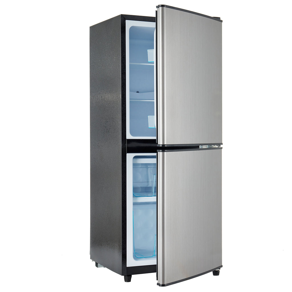 Refrigerador Minikühlschra de 106L, 60-l de capacidad de refrigeración + 46-l de capacidad de freezer, 7 ajustes de temperatura, puerta plateada + cuerpo negro, iluminación LED, cajones de empotramiento ajustables, 166 kWh/Jr, 45 dB
