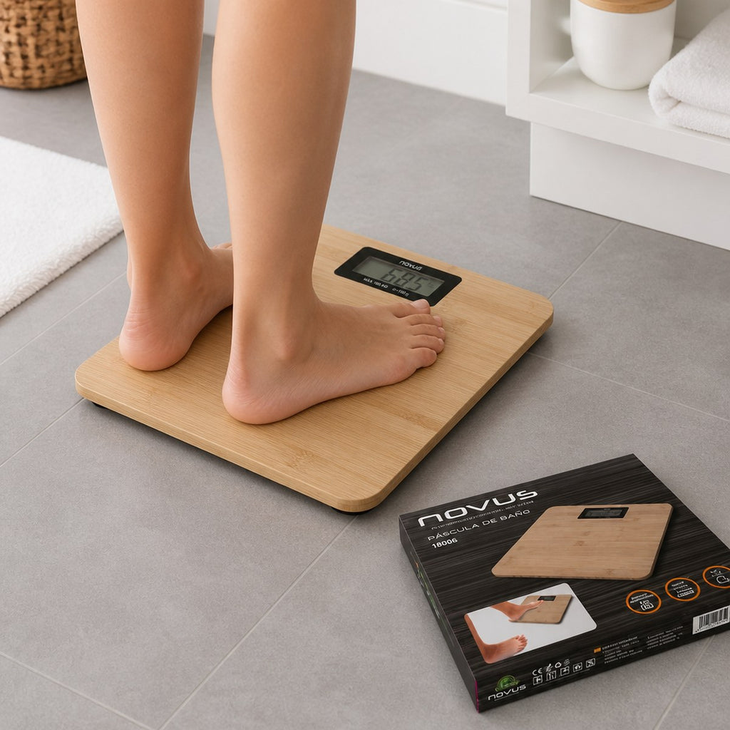 Balanza de baño digital Novus con superficie de bambú