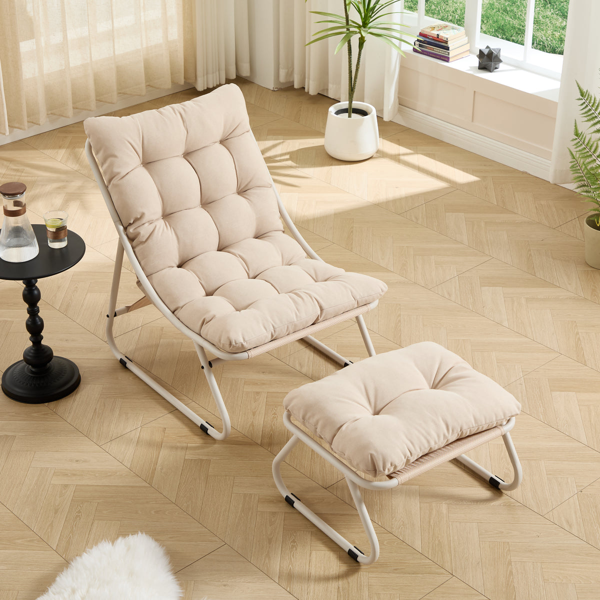 Silla de estar exterior para el patio con cojín, Silla reclinable cómoda con cojín abultado y taburete, Ideal para el salón, el dormitorio, la sala de lectura, Color de marco beige con cojín beige
