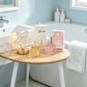 Set Decoración y Aromas del Hogar 4 en 1 - Mesa Auxiliar + Mikado Vainilla + Perfume Yara + Lámpara Estrella