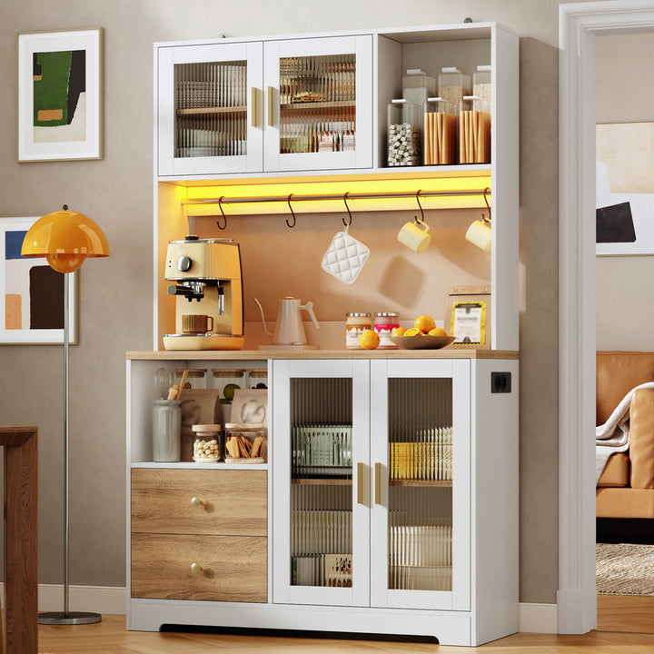 Armario de cocina de 178 cm, armario alto con LED, estante de cocina con toma de corriente, vitrina con puertas de cristal templado, estante para vinos, blanco con el aspecto de madera y placa de trabajo reforzada