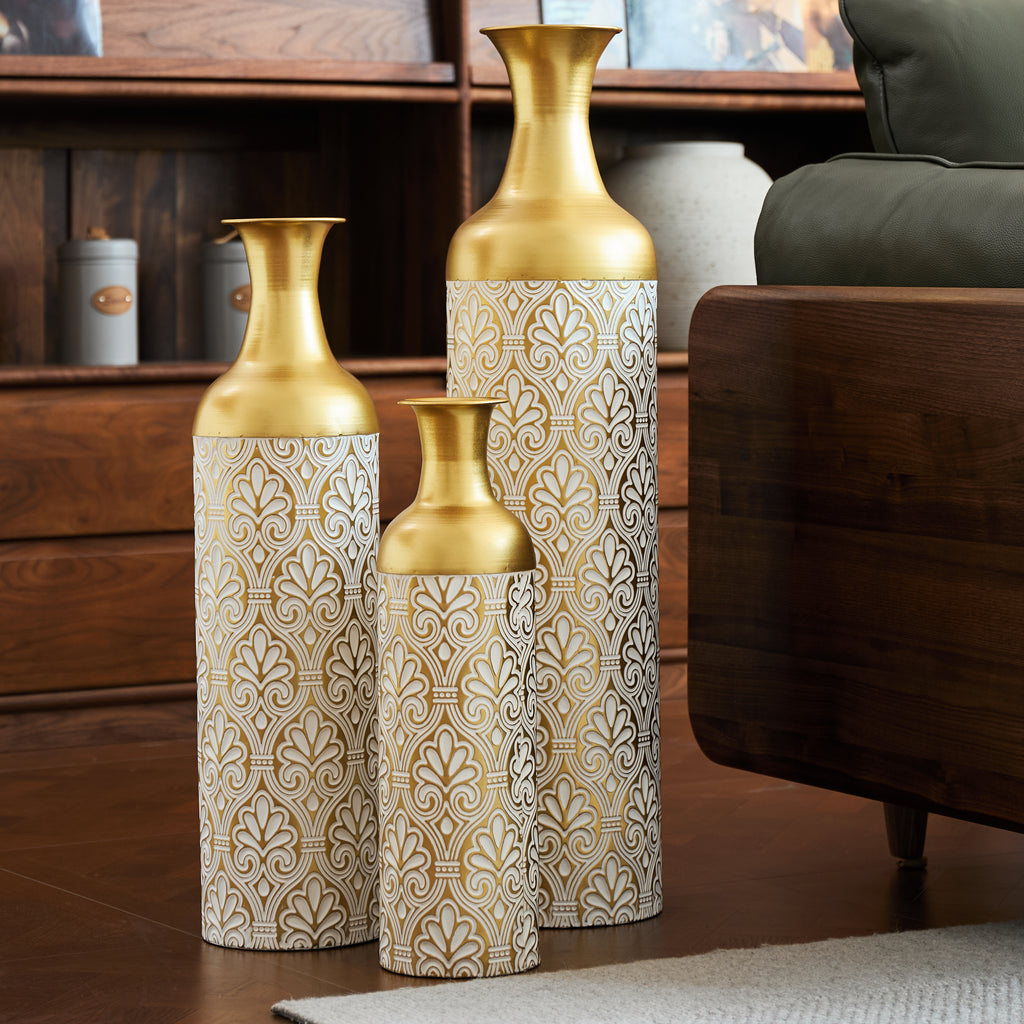 Vasos de piso grande, set de 3 piezas doradas (50/66/83 cm) - Grandes vasos de decoración metálicos con patrón de flores, cubiertas para plantas como decoración de habitación para el salón, el pasillo y la oficina en diseño vintage