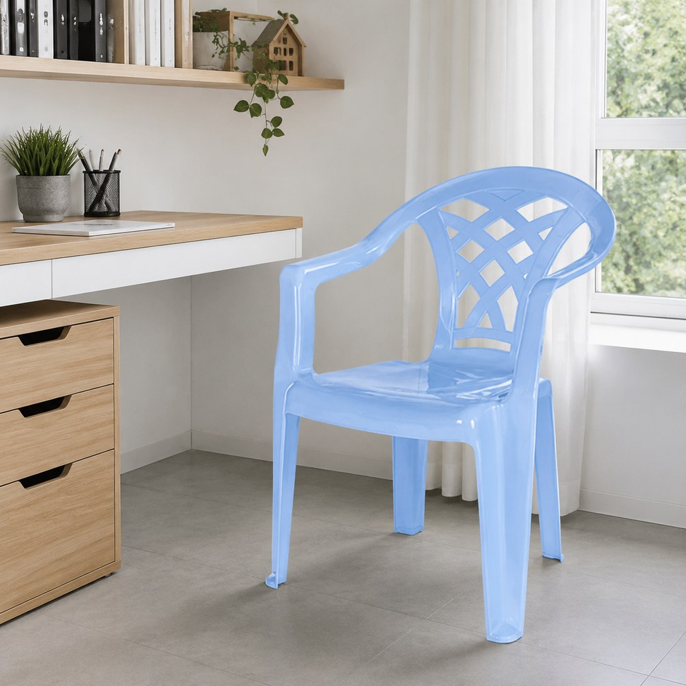 Silla de plástico azul claro